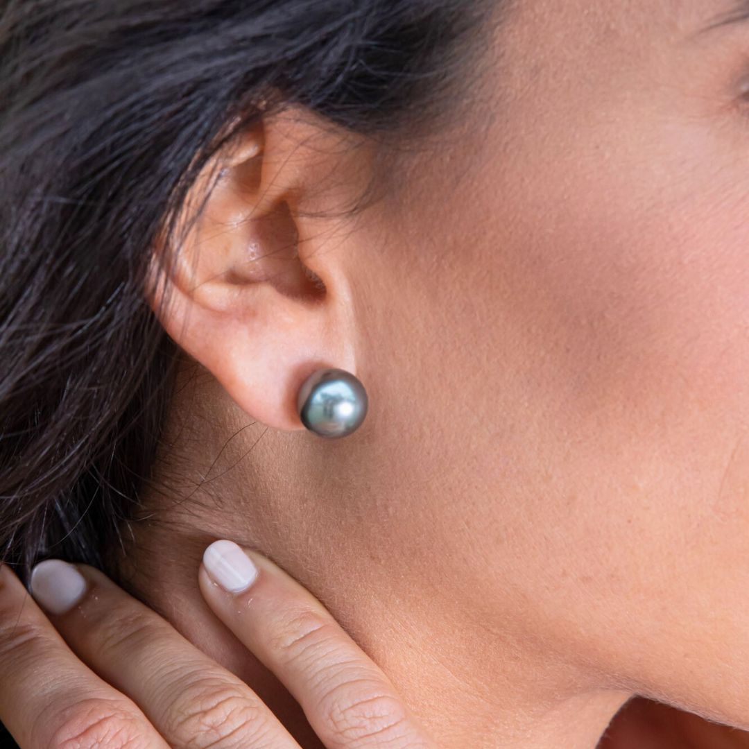 Black Moon Studs