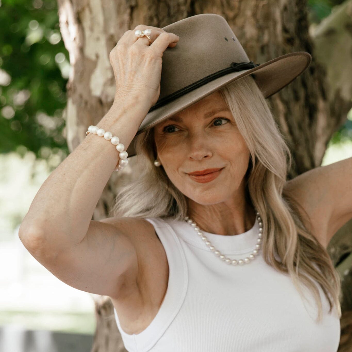 Victoria South Sea Studs