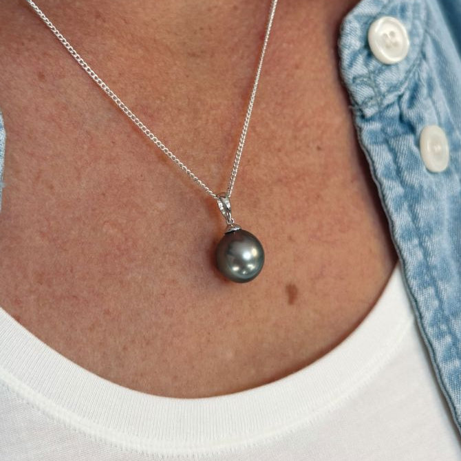 Lela Tahitian Pendant