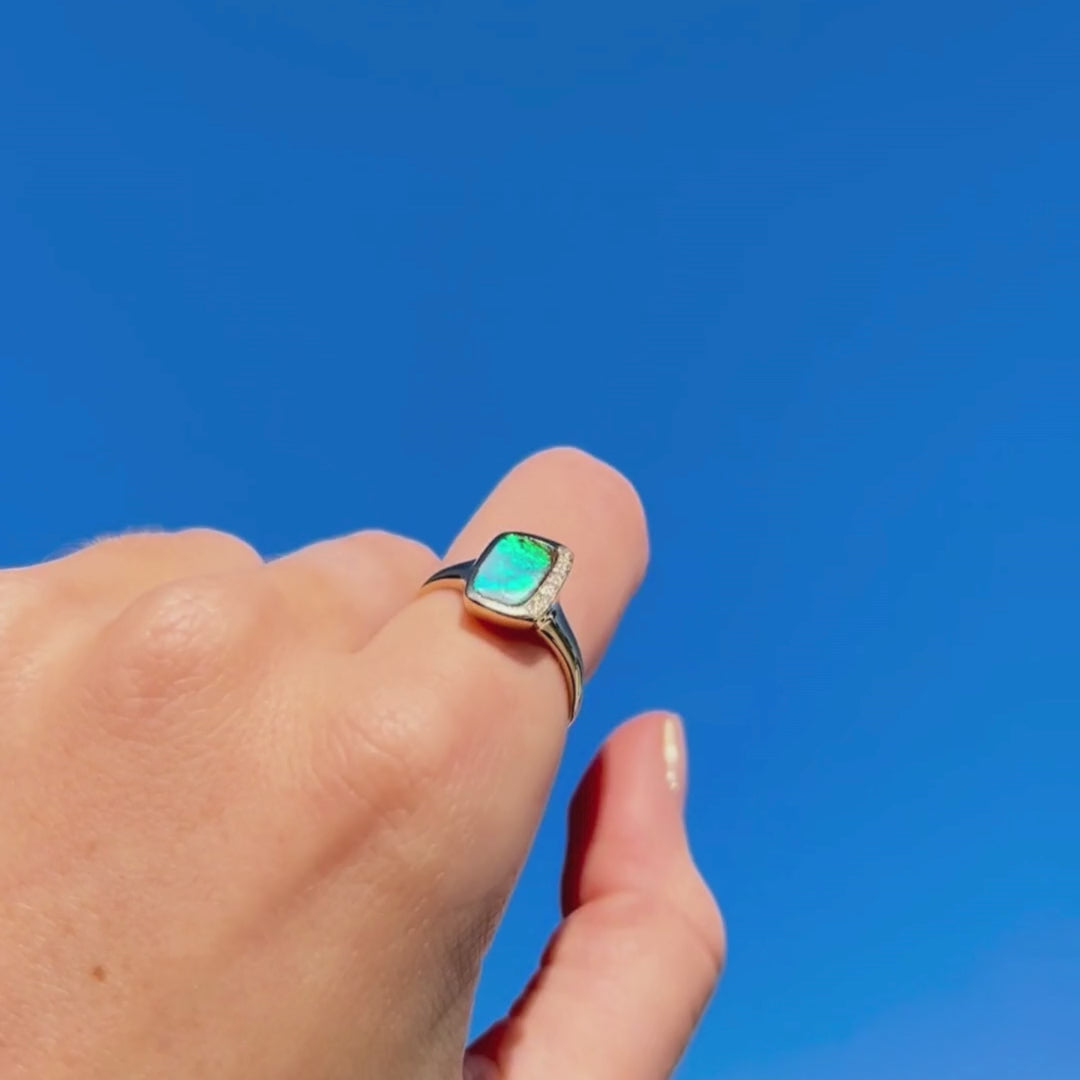 Video of hand wearing Australian boulder opal ring in the sun | Ikecho Australia